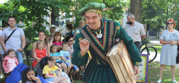 Фестиваль иммерсивного чтения «Сказка — улицам города»