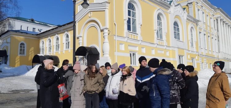 Сотрудники центра «Единство» проводят экскурсии для школьников