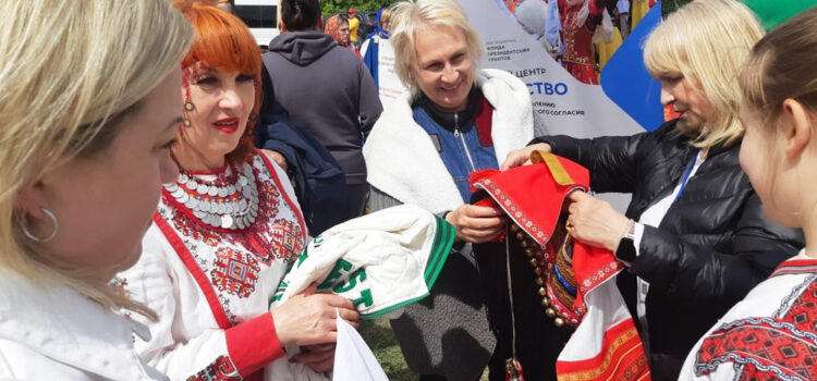 Сотрудники детского центра «Единство» приняли участие в фестивале «Аблязовская завалинка»